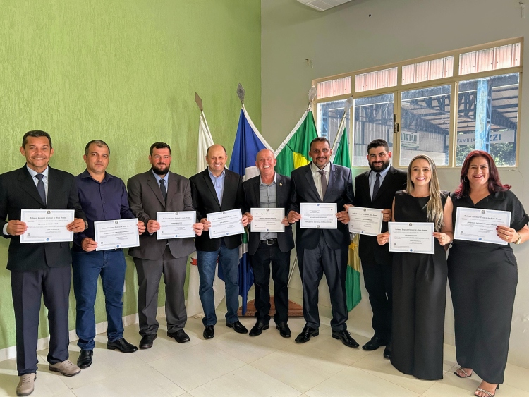 Eleitos e suplentes s&atilde;o diplomados em cerim&ocirc;nia em Claudia/MT