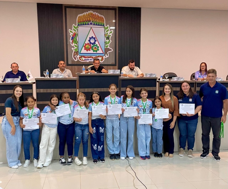Voleibol de Uni&atilde;o do Sul &eacute; homenageado com Mo&ccedil;&atilde;o de Aplauso. Equipe Mirim participou de competi&ccedil;&atilde;o regional